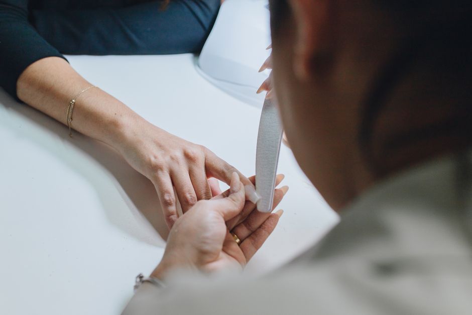 Tecniche di Limatura Unghie Professionale: L'Arte di Creare Forme Perfette per Onicotecniche